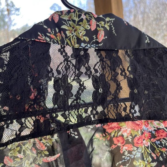 Wet Seal Women's Size M Sheer quarter length sleeve-Neck Black Floral Blouse - Picture 9 of 10